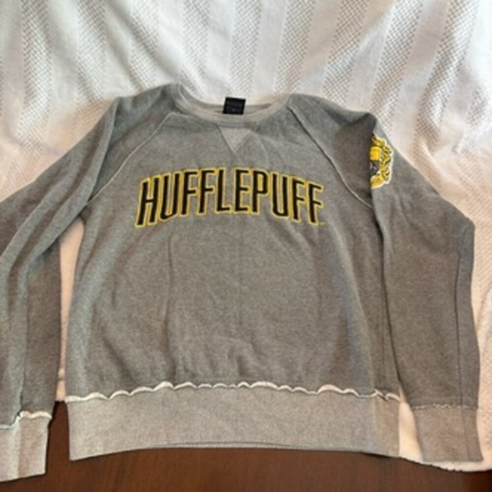 harry potter hufflepuff double stitch crewneck size Small
